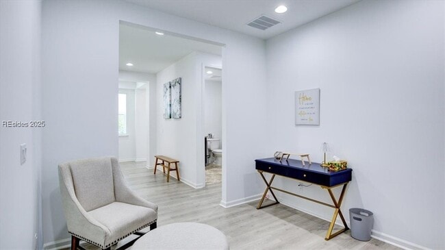 Building Photo - 125 Parrot Ave