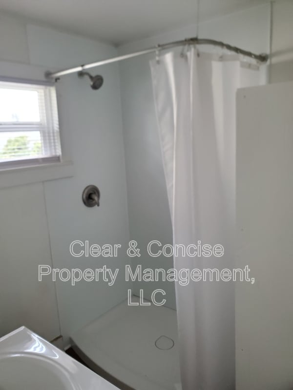 Building Photo - 157 Monroe St