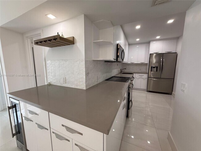 Foto del edificio - 6969 Collins Ave