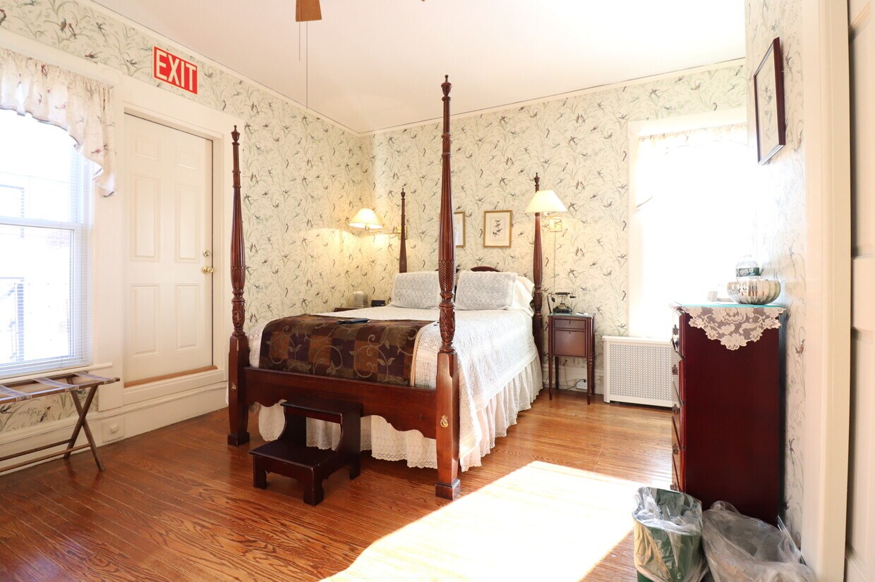 Primary Photo - 83 Longwood Ave
