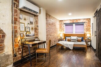 Building Photo - 144 E 21st St