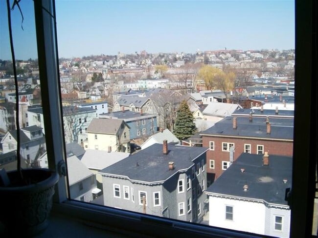 Building Photo - 94 Beacon St