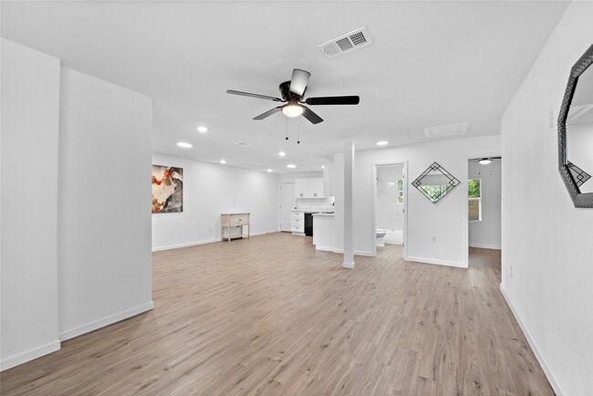 Foto del edificio - 6210 Rolland St