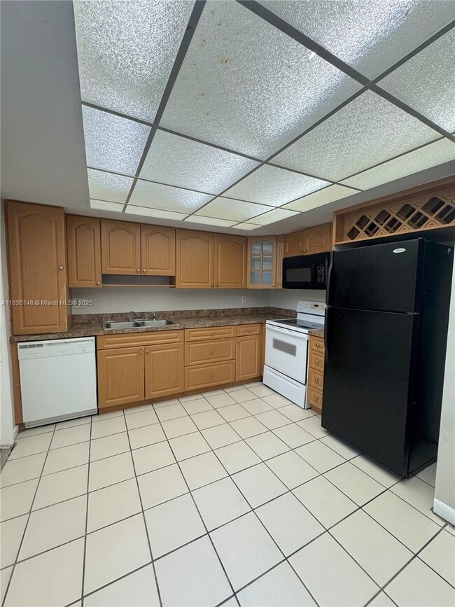 Building Photo - 7025 W Sunrise Blvd