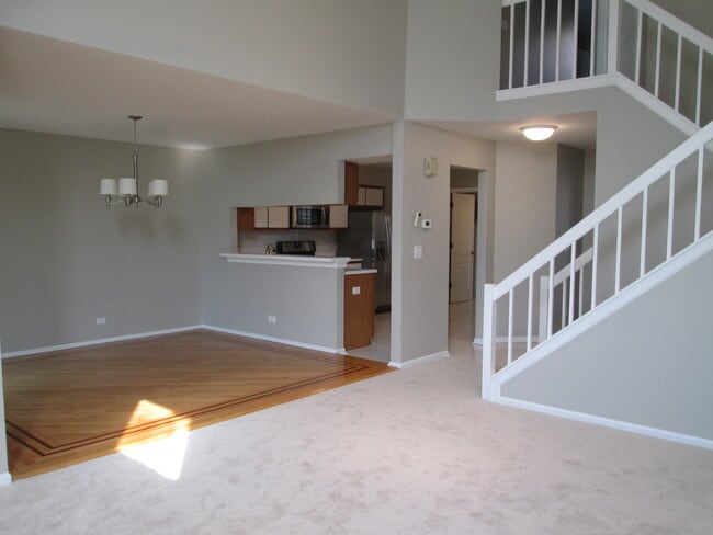 Foto del edificio - 255 Old Oak Ct W