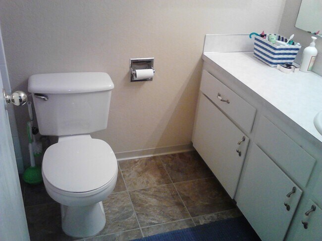 Foto del edificio - 18102 15th Avenue NE