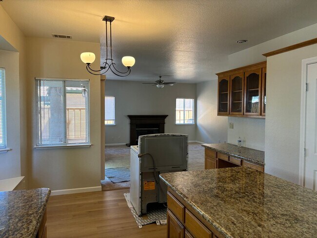 Foto del edificio - 5021 Chaparral Ct