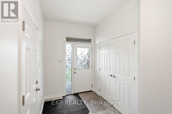 Building Photo - 511 Parade Dr