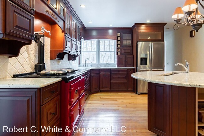 Building Photo - 4 br, 3.5 bath House - 3 Pine River Rd