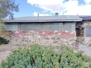 Building Photo - 1690 Greenbrae Dr