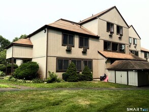 Building Photo - 8 D Pineview Dr