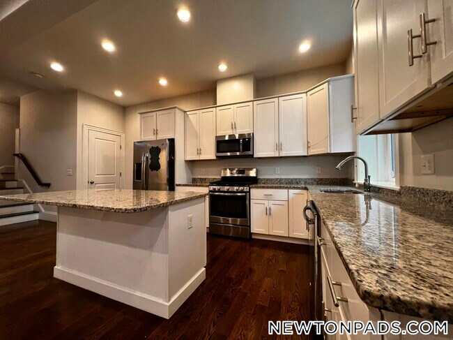 Foto del edificio - 2044 Beacon St