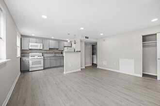 Building Photo - 551 Avon St