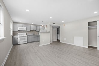 Building Photo - 551 Avon St