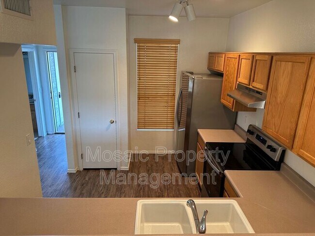 Foto del edificio - 280 S Elizabeth Way
