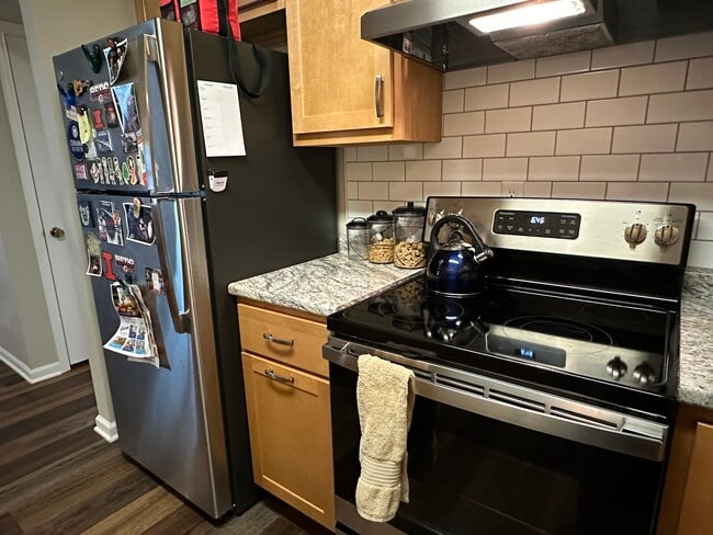 Foto del edificio - 710 E Main St