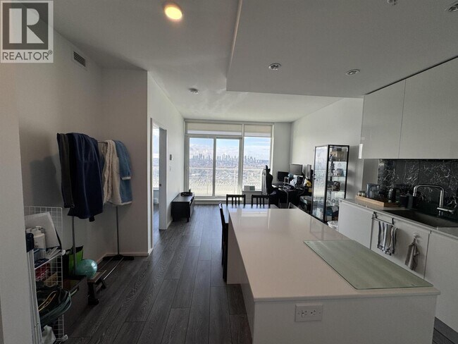 Building Photo - 4650 Brentwood Blvd