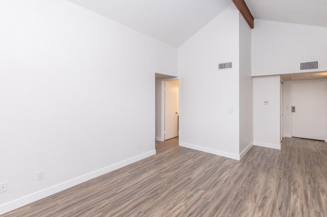 Plano D: 3 habitaciones, 2 baños, sala de estar. - Genesee Park