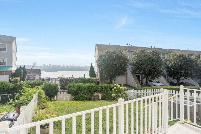 Foto del edificio - 66 Bergen Ridge Rd