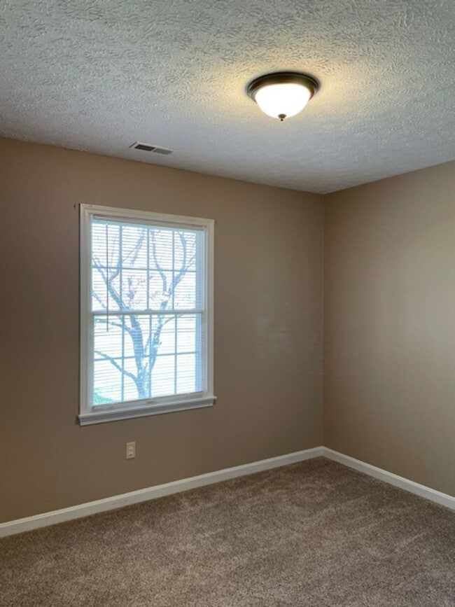 Building Photo - 108 Croghan Way