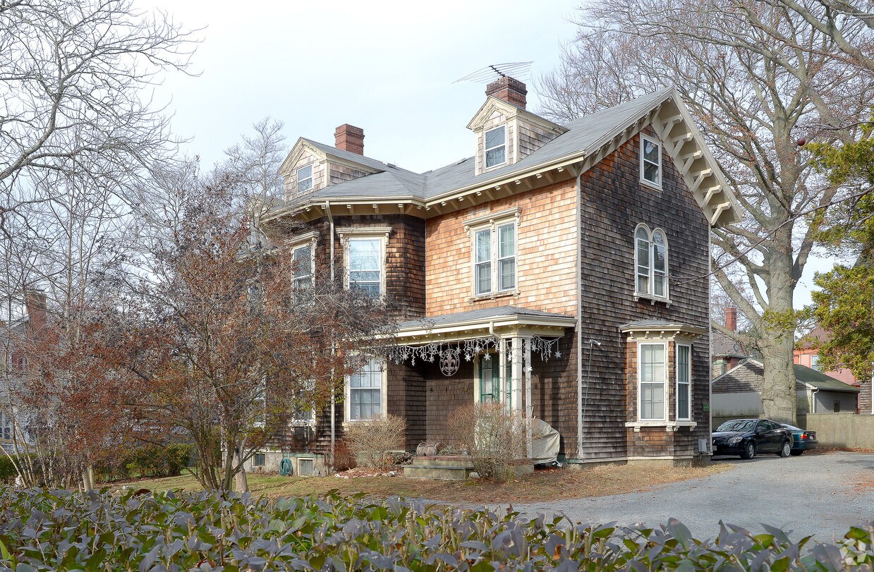 81 Cottage St, New Bedford, MA 02740 Apartments in New Bedford, MA