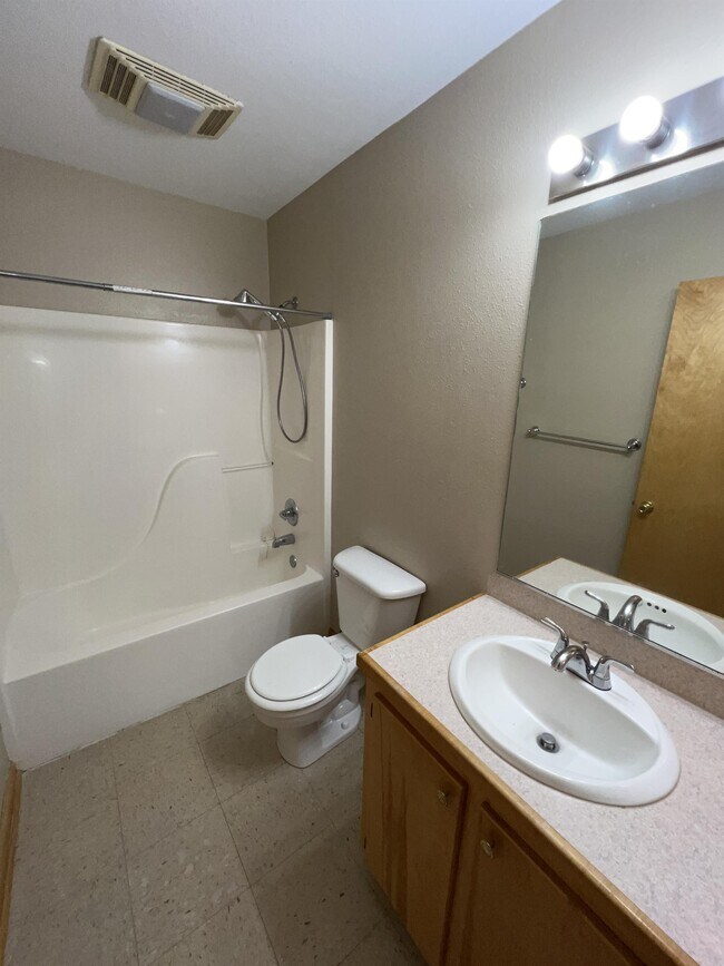 Foto del edificio - 1652 St John Bosco St