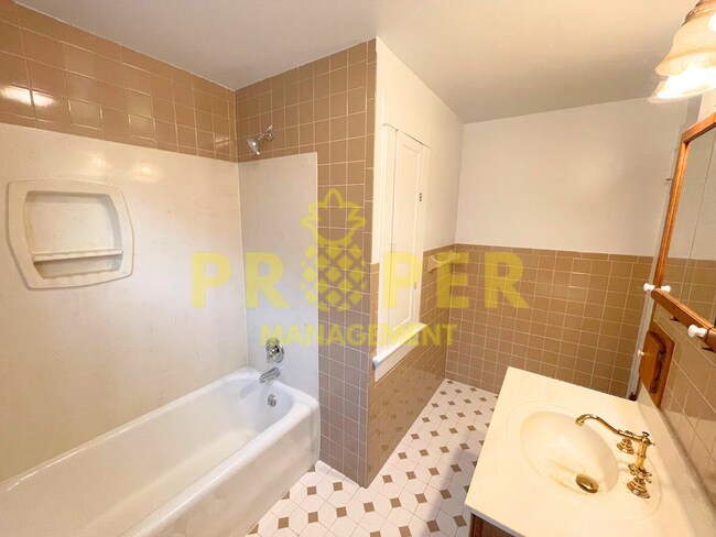 Foto del edificio - 3 bedrooms 1 bathrooms house for rent