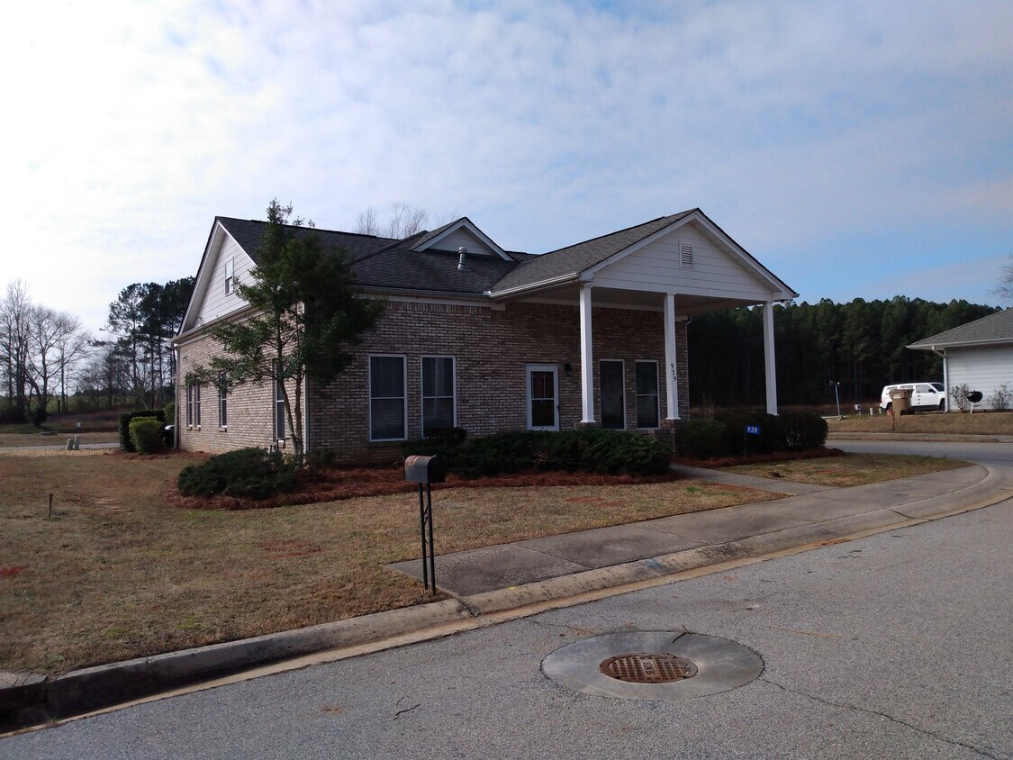 939 Widener memorial Blvd, Winder, GA 30680 House Rental in Winder