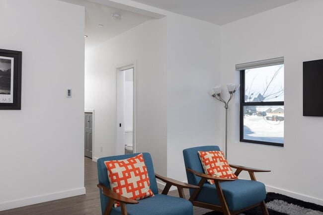 Building Photo - Fully Furnished - 2 bedroom / 2.5 unit in Victor with Garag