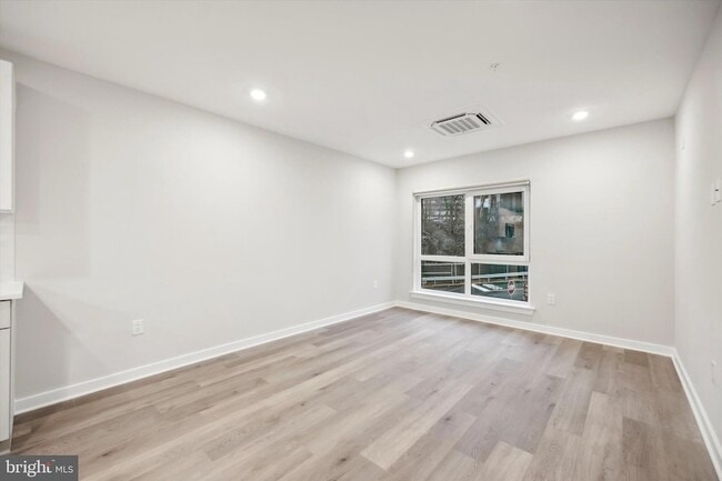 Foto del edificio - 3449 Scotts Ln