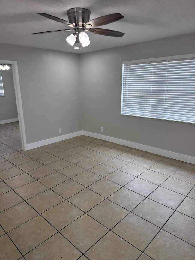 Building Photo - 1331 Holly Heights Dr
