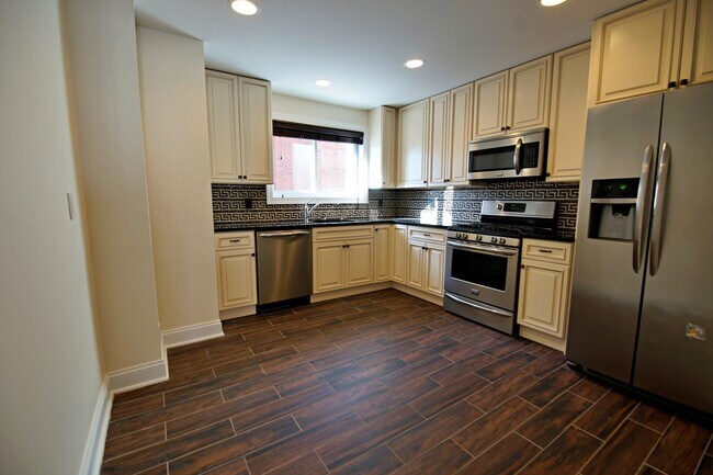 Building Photo - 356 Undercliff Ave