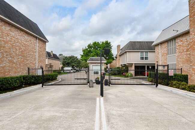 Foto del edificio - 2230 S Piney Point Rd