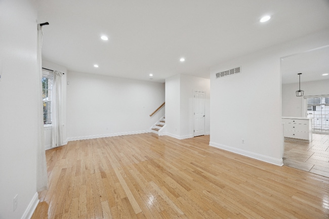 Foto del edificio - 7518 Lawn St