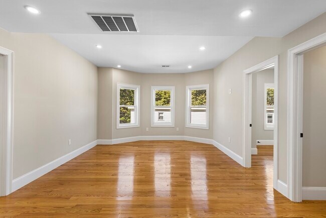 Foto del edificio - 31 Woodale Ave