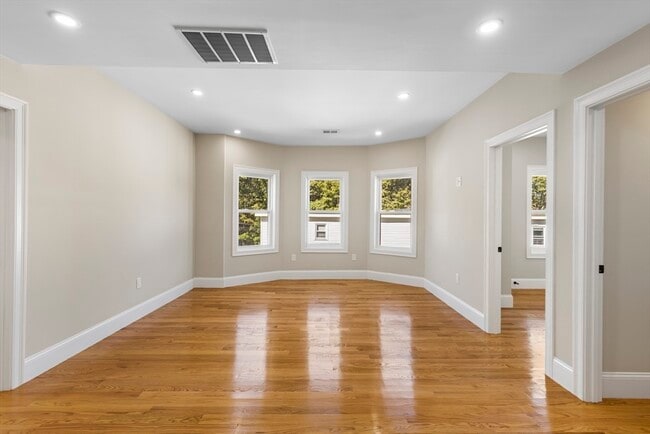 Building Photo - 31 Woodale Ave