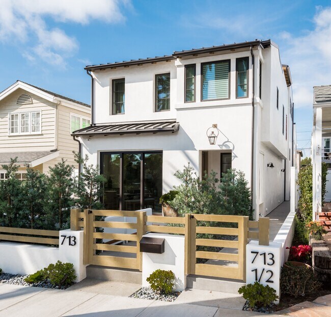 713 Marguerite Ave Unit Front Condo, Corona Del Mar, CA 92625 Condo