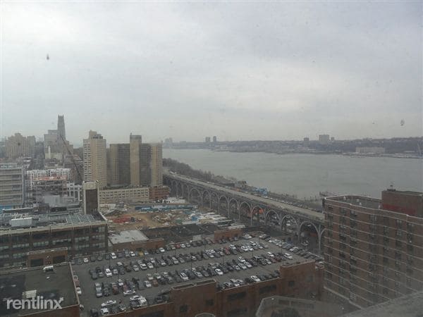 Building Photo - 3333 Broadway