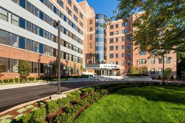 Building Photo - 125 Parkside Ave