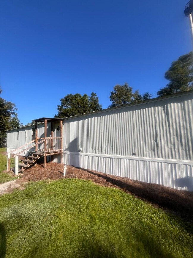 Building Photo - 215 Sylvia St