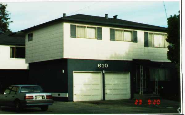 Building Photo - 610 Hopkins Ave