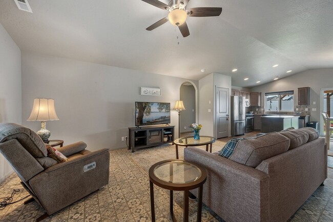 Foto del edificio - 3 bedroom home in Coeur dAlene