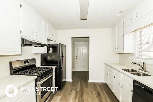 Building Photo - 1915 Portwest Way