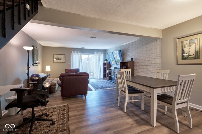 Foto del edificio - 7458 Countrybrook Dr
