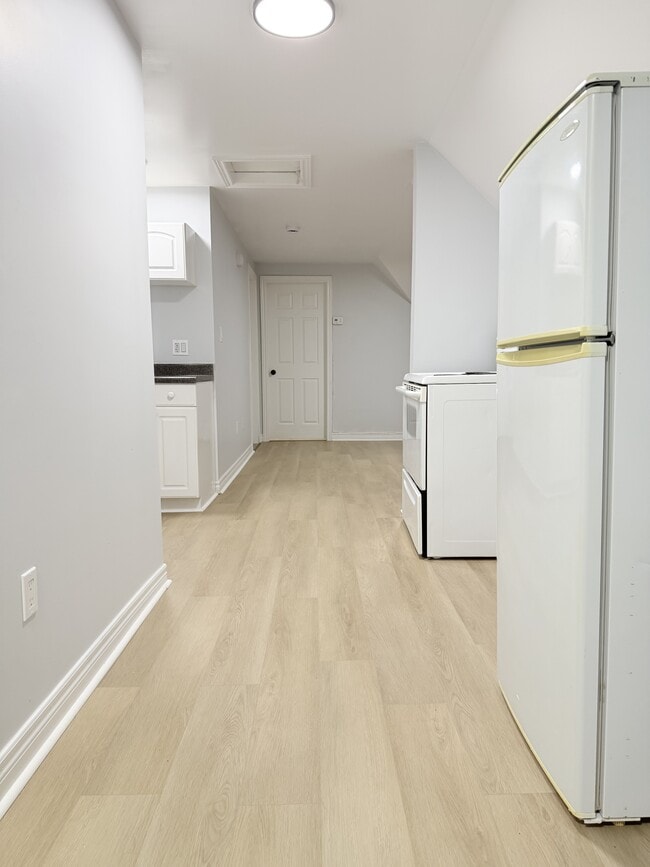 Building Photo - 935 Albert Rd