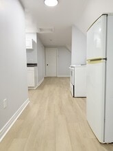 Building Photo - 935 Albert Rd