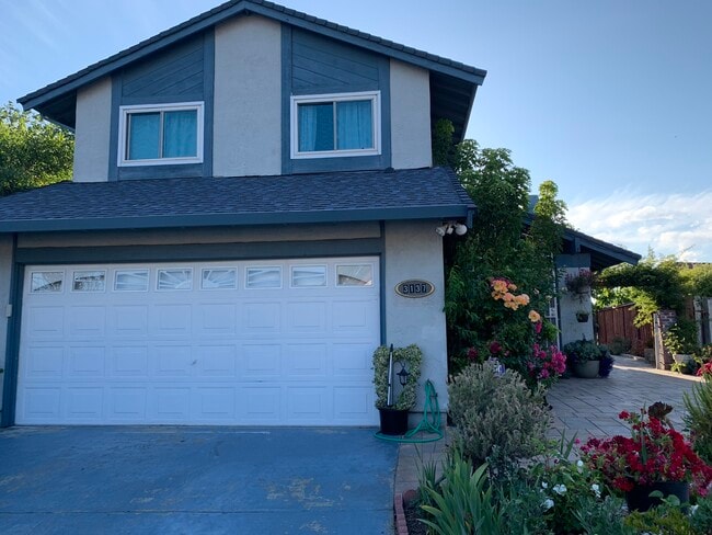 Foto del edificio - 3137 Larchmont Ln