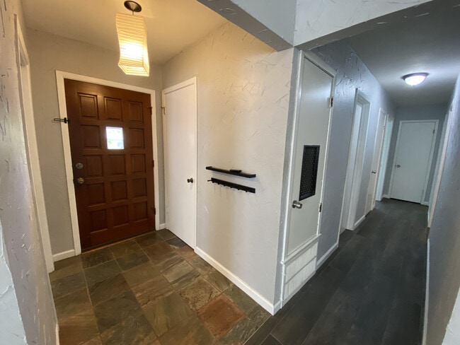 Building Photo - 4318 Temple Hill