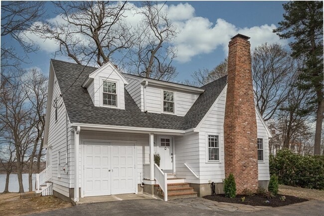 Building Photo - 451 Mystic St