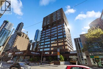 Building Photo - 914 Yonge St